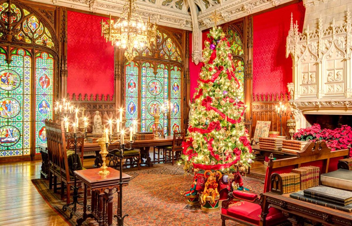 4.+The+Breakers+Mansion%2C+Newport+RI.+The+Breakers%2C+a+historical+Newport+mansion%2C+gets+all+dressed+up+for+the+holiday+season+with+trees%2C+poinsettias%2C+wreaths%2C+and+garlands.+The+mansion+also+boasts+a+%E2%80%9C15-foot-tall+poinsettia+tree%E2%80%9D.+Learn+how+the+holidays+were+celebrated+in+the+Gilded+Age+by+the+wealthiest+in+Newport%21